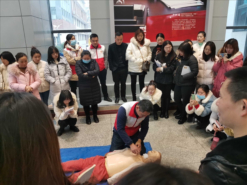 巴棠外286名教职员工参加救护员培训