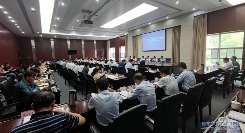 四届市政府第204次常务会议召开<br>传达学习《四川省人民政府常务会议议定事项的通知》精神<br>审议《巴中市人民政府2021年度法治政府建设重点工作安排》等议题<br>高鹏凌主持会议