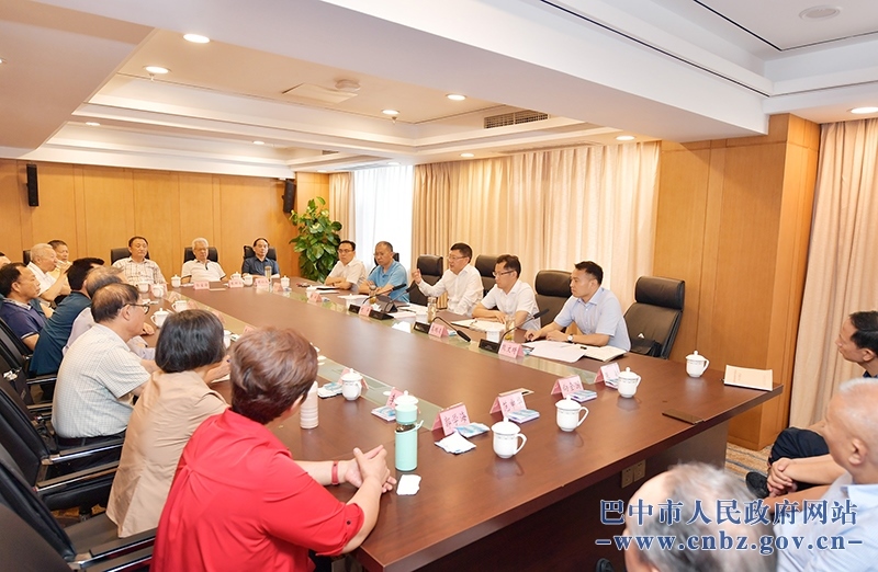 我市在蓉举行退休干部座谈会<br>何平高鹏凌出席