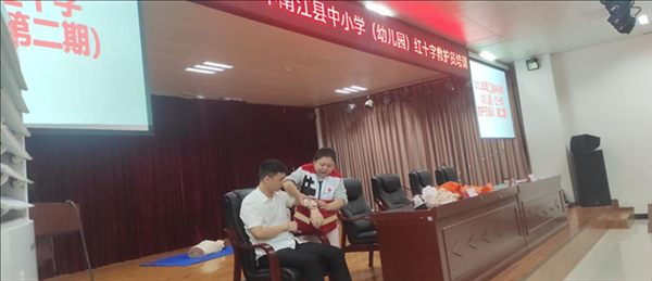 应急救护培训进校园&nbsp;&nbsp;为平安健康南江助力