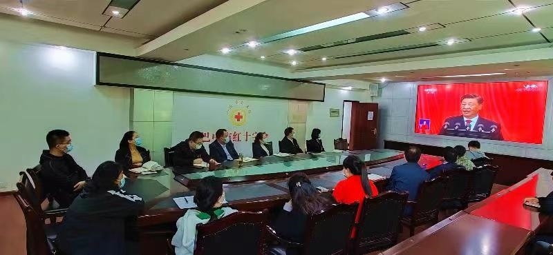 市红十字会组织收看收听中国共产党第二十次全国代表大会开幕会